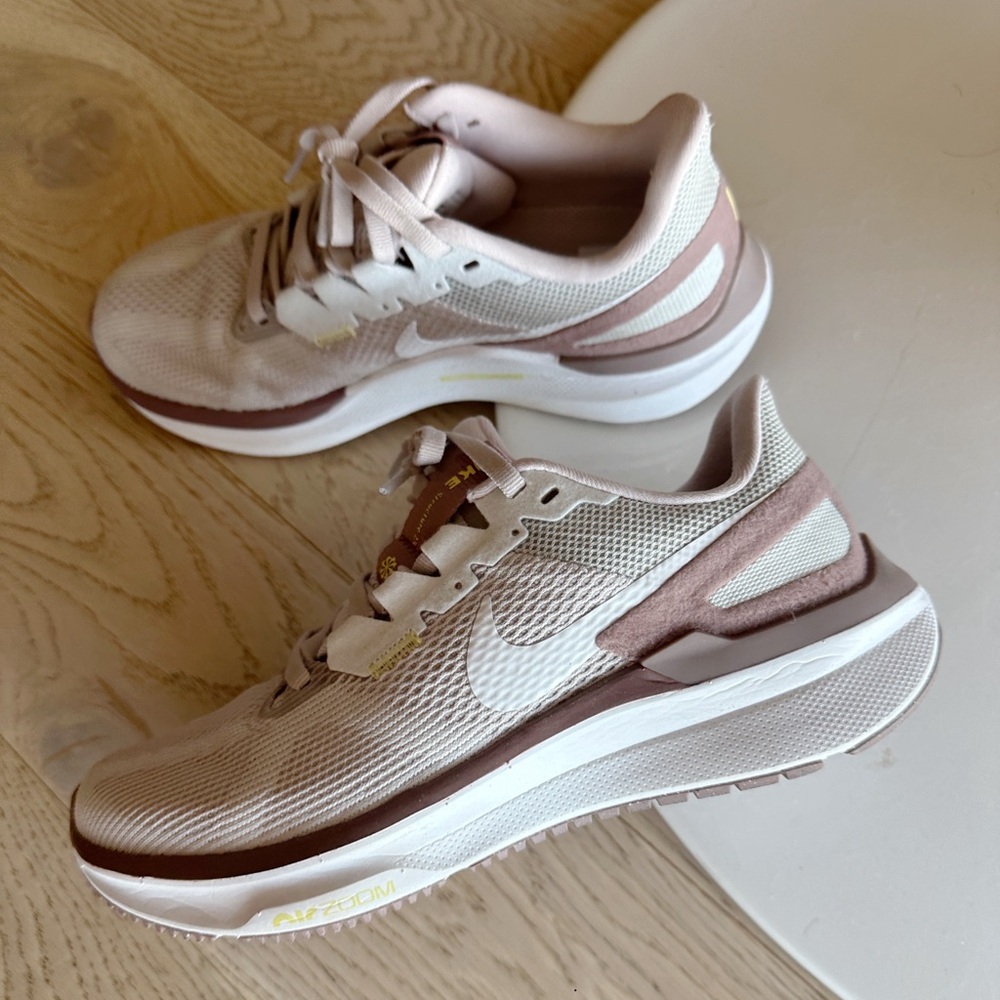 Nike Air Zoom structure 25 road runing shoes (women size 6)